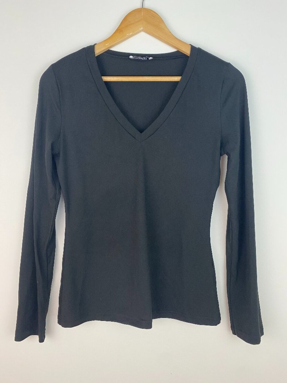 MANGOPOP Black V Neck Long Sleeve Top Size M Fitted Basic